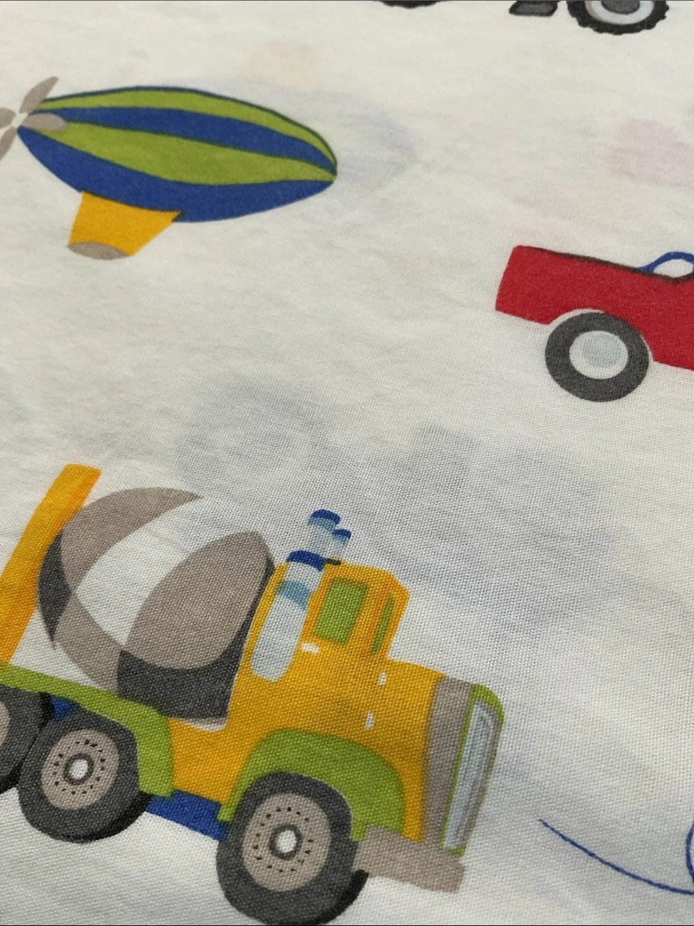 🚘 Dream Factory top flat sheet with pillowcase.
